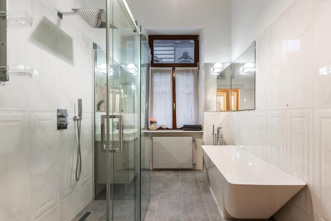 Luxury Apartment With Balcony Next To The New York Cafe Budapeste Exterior foto